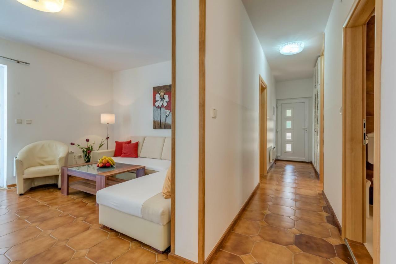 Apartments Tamar Йелса Екстериор снимка